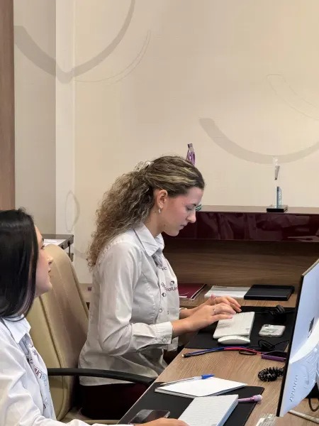 Atendimento na recepção da OralUnic Tijucas
