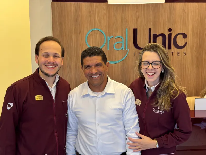Dr. Jean e equipe da OralUnic Tijucas